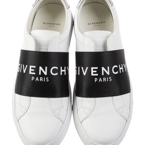 Givenchy sneakers . Size 7
